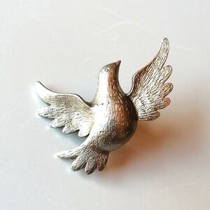 Vintage Flying Dove Unisex Pewter Lapel Pin Silvertone